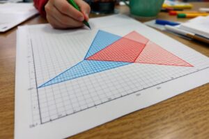 Triangles : propriétés, construction et théorèmes en troisième